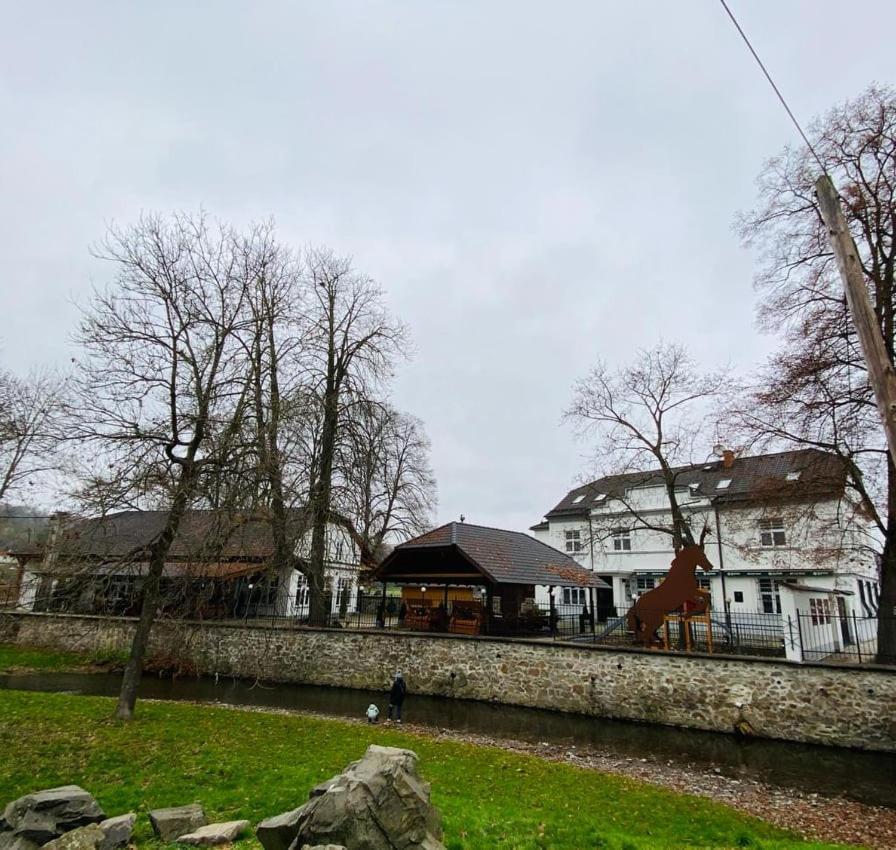 Penzion A Restaurace Belecky Mlyn Pteni Eksteriør bilde